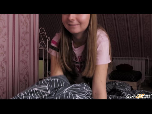 ❤️ Blondie na-aṅụ BFF ya nke ukwuu wee nweta ọnụ n'ọnụ ya ❌ Anal porn ☑